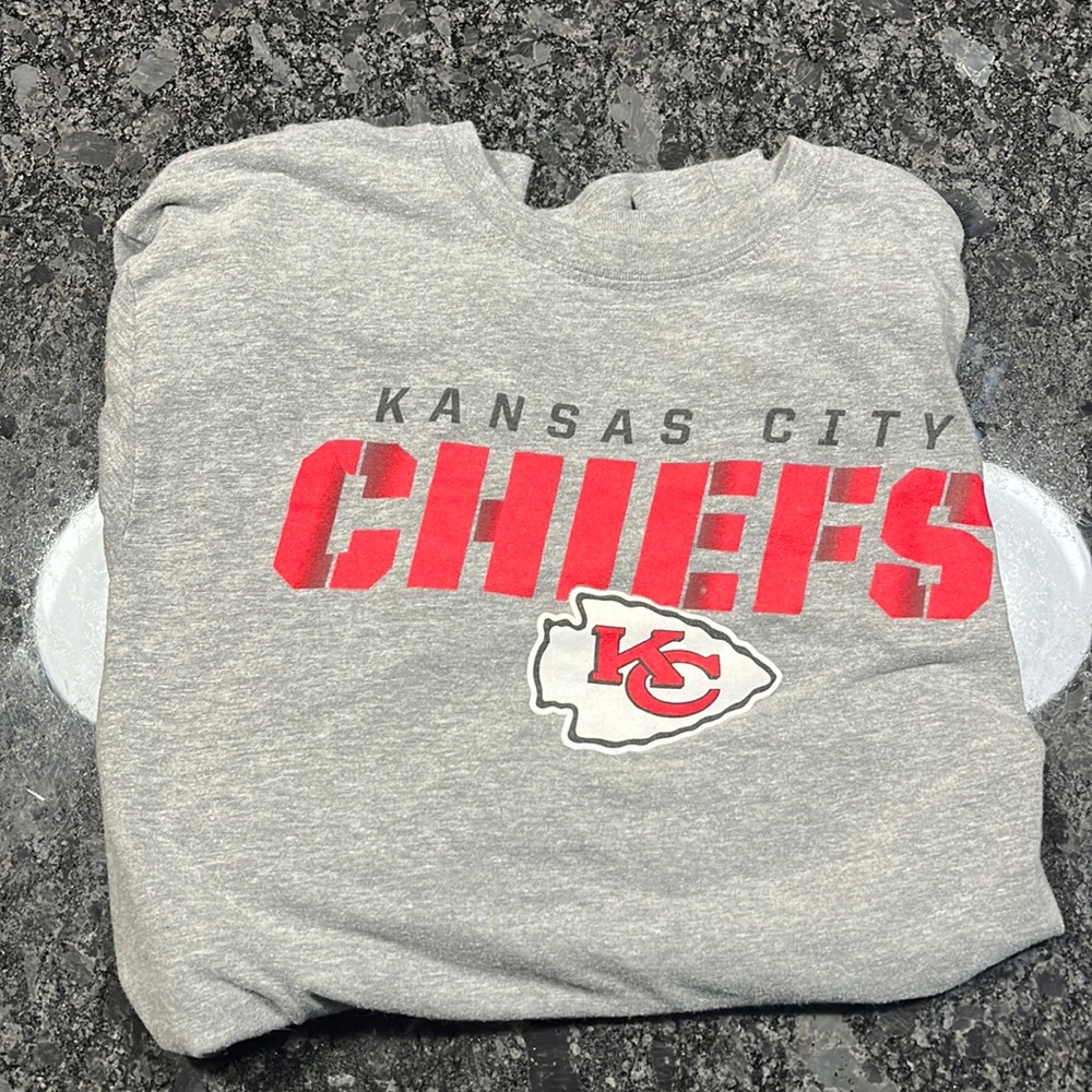 Grey long sleeve chiefs shirt